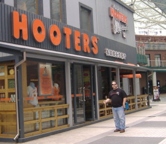 /chinaimages/hooters.jpg